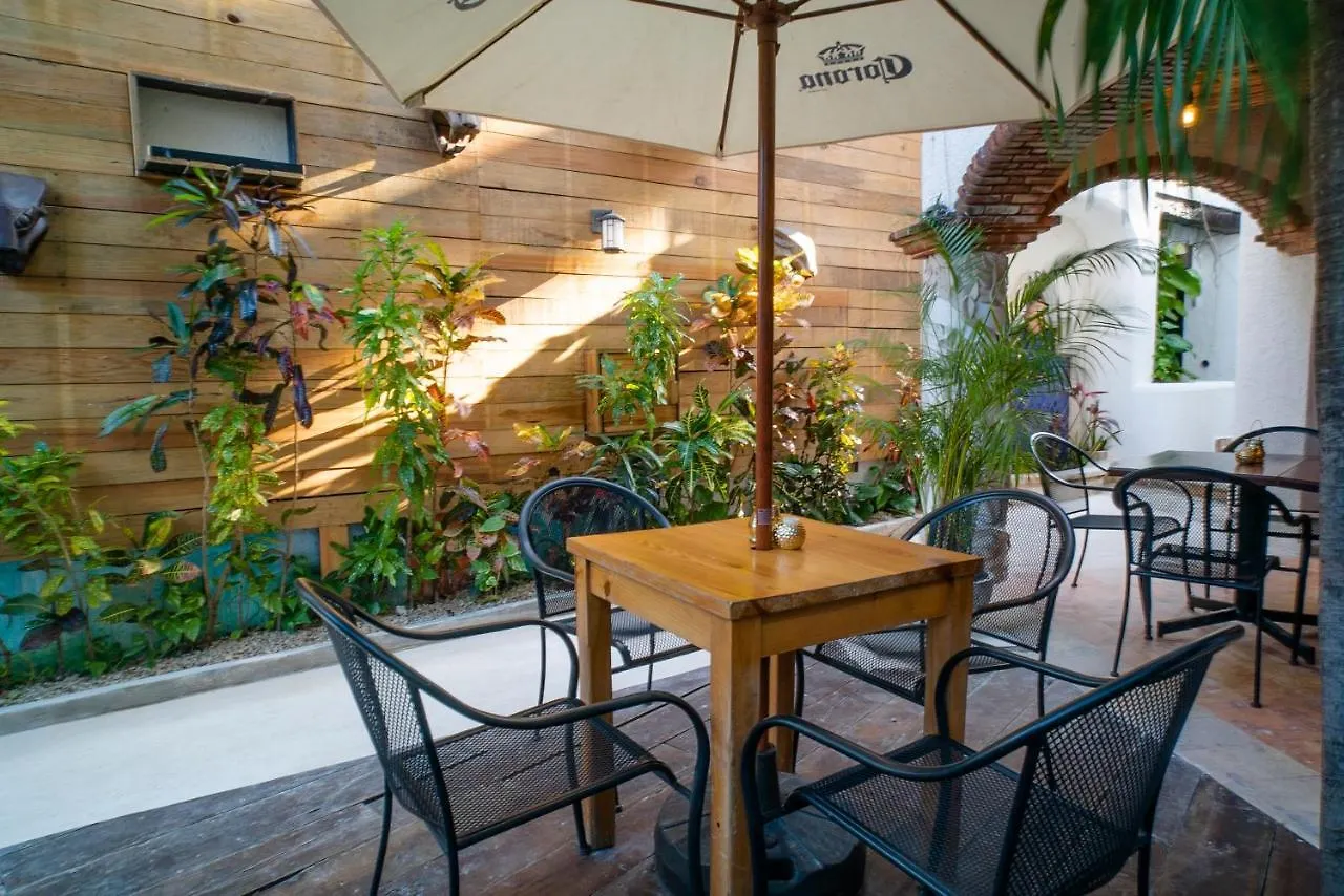 Nomads Enigmatic Hotel & Restaurant Bar كانكون