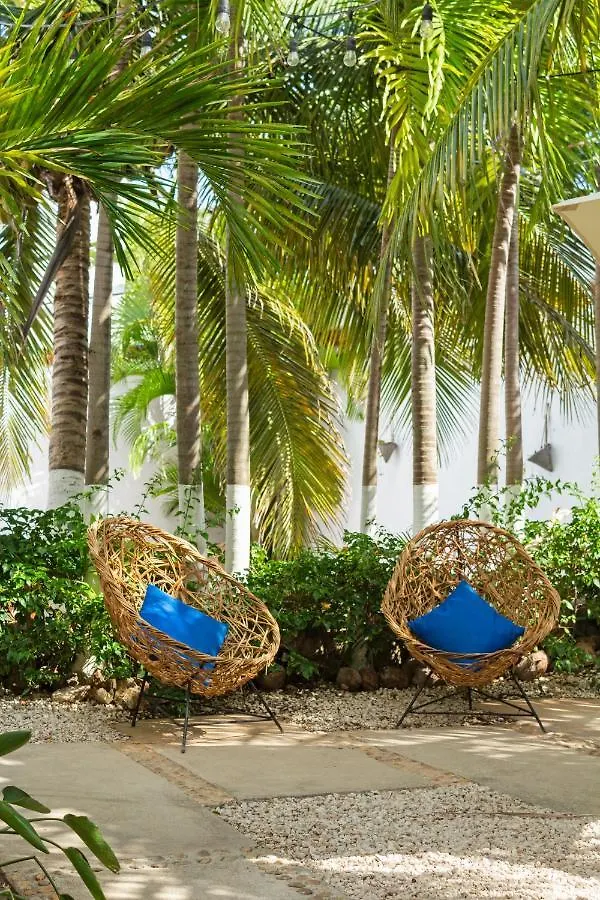 Nomads Enigmatic Hotel & Restaurant Bar Cancún
